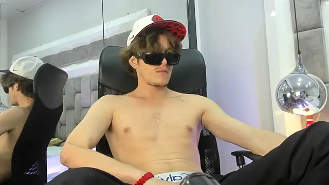 Snapshot of AnthonyAlso chatting on 10.20.25 AnthonyAlso online show from 10.20.25