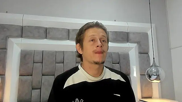 Snapshot of AnthonyAlso chatting on 11.03.25 AnthonyAlso online show from 11.03.25