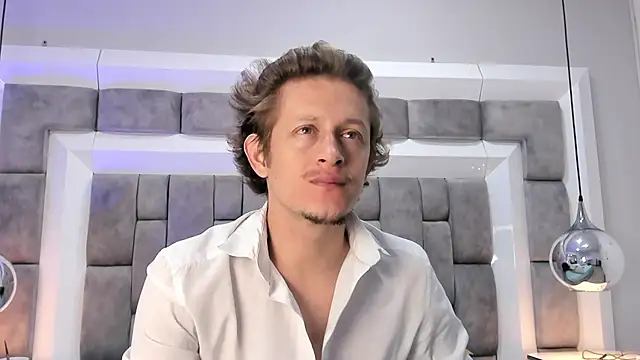 Snapshot of AnthonyAlso chatting on 11.05.25 AnthonyAlso online show from 11.05.25