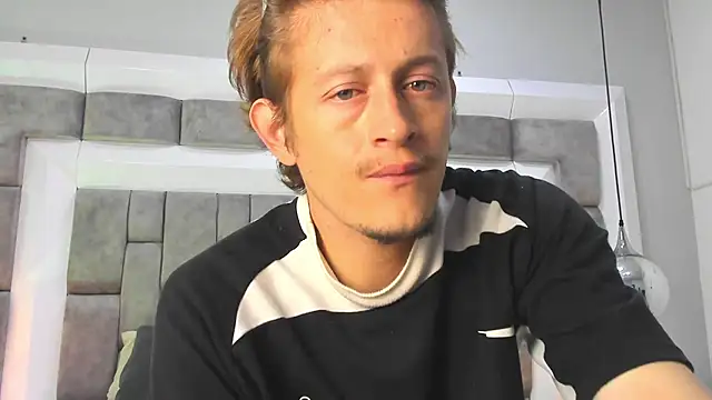 Snapshot of AnthonyAlso chatting on 11.07.25 AnthonyAlso online show from 11.07.25