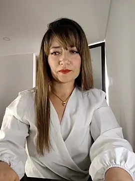 tata laima   online show from 11.04.25