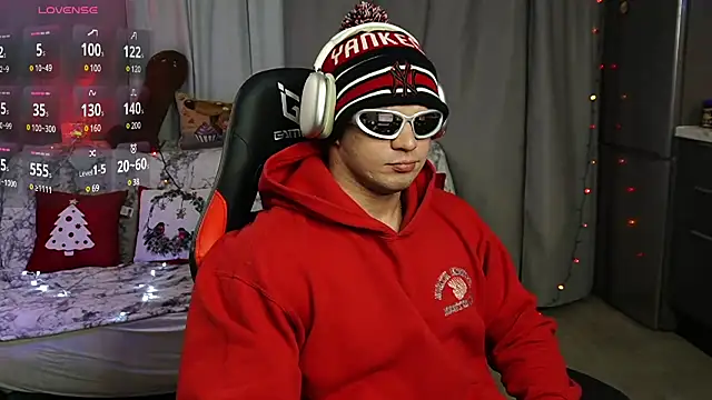 Snapshot of danielkraigforu chatting on 01.04.25 danielkraigforu online show from 01.04.25