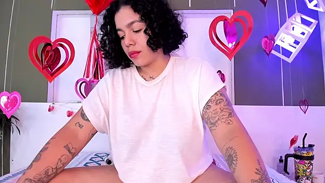 Snapshot of Alexxxholy chatting on 02.15.25 Alexxxholy online show from 02.15.25