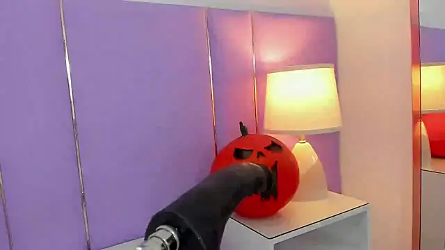 Snapshot of SophyRuiz_ chatting on 10.11.25 SophyRuiz online show from 10.11.25