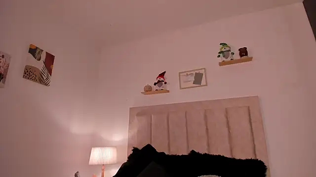 Snapshot of Avaline_Blancx chatting on 12.20.24 Avaline Blancx online show from 12.20.24