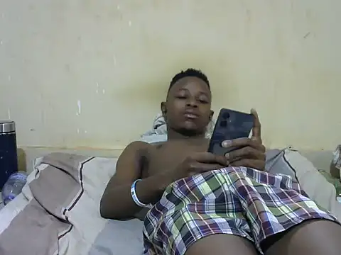 Snapshot of swthairydic chatting on 10.12.25 swthairydic online show from 10.12.25