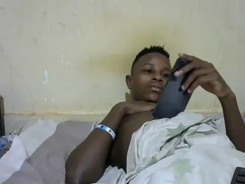 Snapshot of swthairydic chatting on 10.28.25 swthairydic online show from 10.28.25