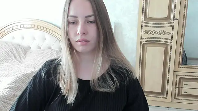 Snapshot of Mia_shy1 chatting on 10.03.25 Mia shy1 online show from 10.03.25