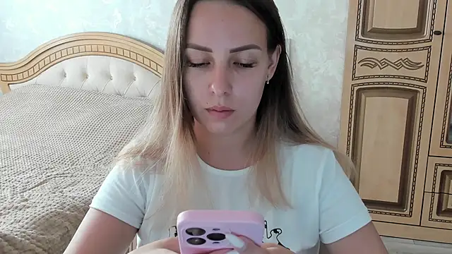 Snapshot of Mia_shy1 chatting on 11.01.25 Mia shy1 online show from 11.01.25