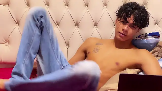 Snapshot of james_dreams_ chatting on 03.21.25 james dreams online show from 03.21.25