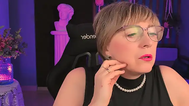 Snapshot of sugar_vivien chatting on 10.04.25 sugar vivien online show from 10.04.25