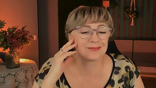 Snapshot of sugar_vivien chatting on 10.09.25 sugar vivien online show from 10.09.25