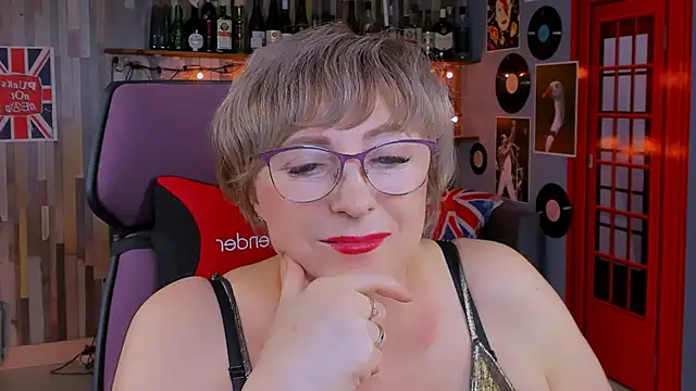 Snapshot of sugar_vivien chatting on 10.12.25 sugar vivien online show from 10.12.25