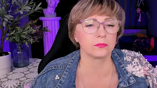 Snapshot of sugar_vivien chatting on 10.15.25 sugar vivien online show from 10.15.25