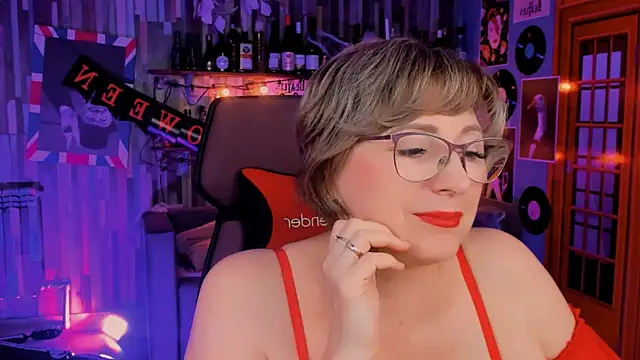 Snapshot of sugar_vivien chatting on 10.25.25 sugar vivien online show from 10.25.25