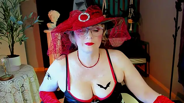 Snapshot of sugar_vivien chatting on 10.31.25 sugar vivien online show from 10.31.25