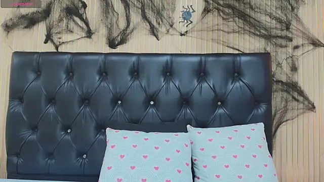 Snapshot of Veronica_Tits chatting on 10.09.25 Veronica Tits online show from 10.09.25