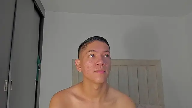 Snapshot of JulianRose_1 chatting on 02.05.26 JulianRose 1 online show from 02.05.26