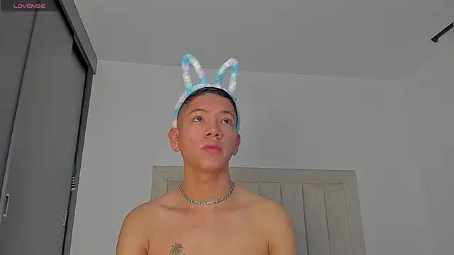 Snapshot of JulianRose_1 chatting on 02.07.26 JulianRose 1 online show from 02.07.26