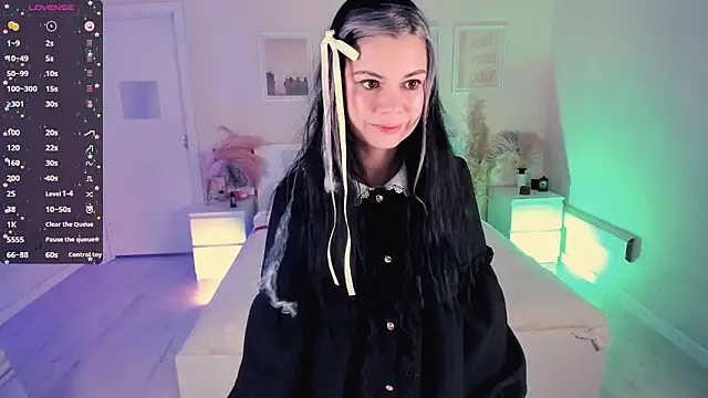 Lil Amelie online show from 10.25.25