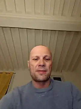 Snapshot of wedge75 chatting on 04.02.26 wedge75 online show from 04.02.26