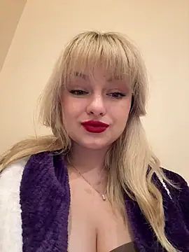 Snapshot of Blonde20 chatting on 10.21.25 Blonde20 online show from 10.21.25