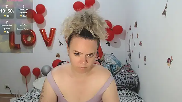 Snapshot of hotmilf4uxxx chatting on 05.25.26 hotmilf4uxxx online show from 05.25.26