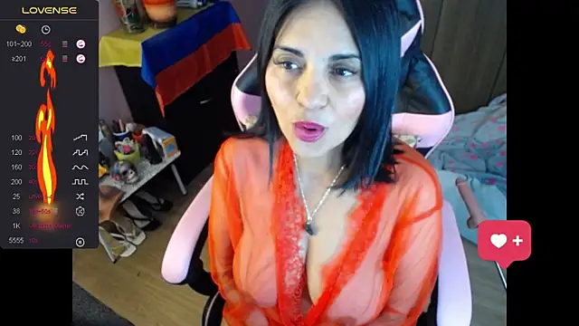 Snapshot of paolagomez_ chatting on 10.15.25 paolagomez online show from 10.15.25