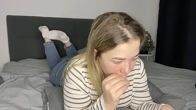 Embersweetbunny online show from 01.01.25