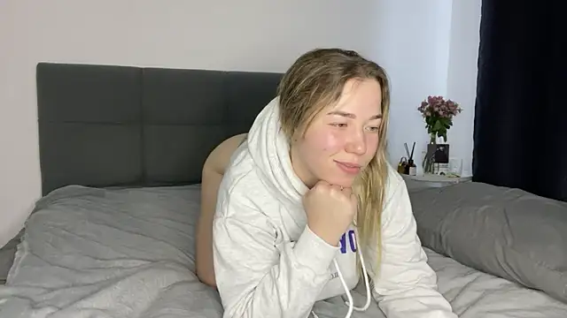 Embersweetbunny online show from 01.08.25