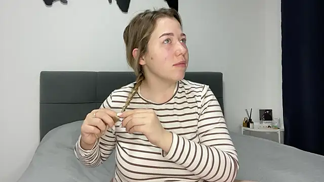 Embersweetbunny online show from 01.11.25