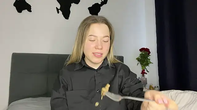 Embersweetbunny online show from 01.27.25