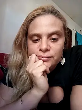 Snapshot of Elza_Blonde chatting on 10.26.25 Elza Blonde online show from 10.26.25