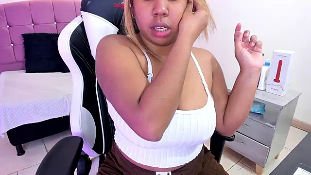 Lizzie Williams  online show from 04.10.26