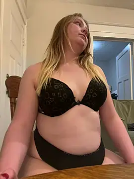 Snapshot of PhatAssBlond chatting on 01.08.25 PhatAssBlond online show from 01.08.25