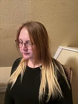 Snapshot of PhatAssBlond chatting on 02.02.25 PhatAssBlond online show from 02.02.25