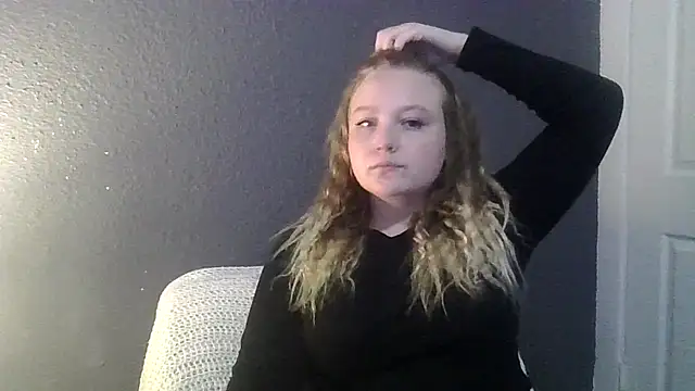 Snapshot of PhatAssBlond chatting on 02.21.25 PhatAssBlond online show from 02.21.25