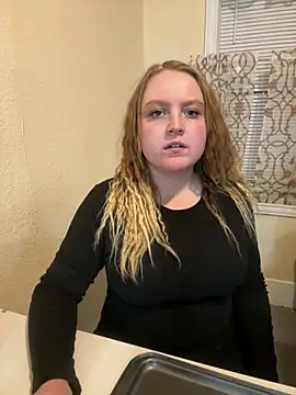 Snapshot of PhatAssBlond chatting on 02.22.25 PhatAssBlond online show from 02.22.25