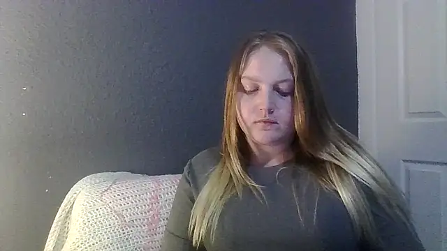Snapshot of PhatAssBlond chatting on 02.23.25 PhatAssBlond online show from 02.23.25