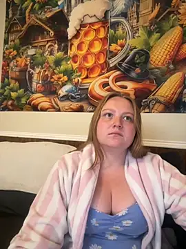 Snapshot of PhatAssBlond chatting on 09.22.25 PhatAssBlond online show from 09.22.25