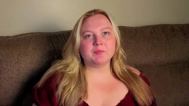 Snapshot of PhatAssBlond chatting on 07.27.26 PhatAssBlond online show from 07.27.26
