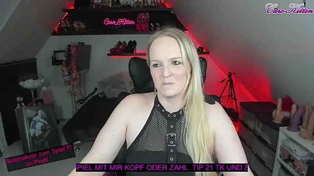 Snapshot of caro_kitten chatting on 12.27.24 caro kitten online show from 12.27.24