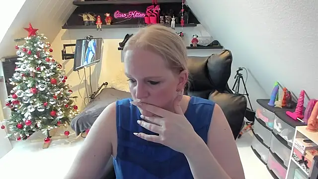 caro kitten online show from 12.05.25