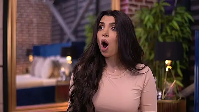 Snapshot of NicoleCellini chatting on 11.05.25 NicoleCellini online show from 11.05.25