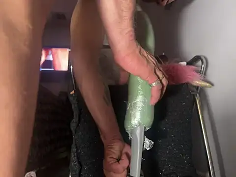 Snapshot of Amarok39 chatting on 12.13.24 Amarok39 online show from 12.13.24