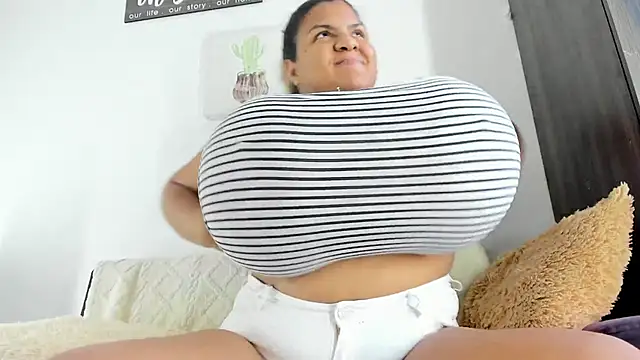 Snapshot of bigmom69_ chatting on 03.22.26 bigmom69 online show from 03.22.26