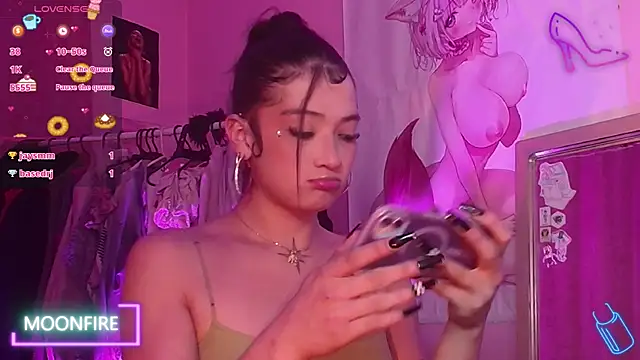 Snapshot of moonfiredancer chatting on 10.21.25 moonfiredancer online show from 10.21.25