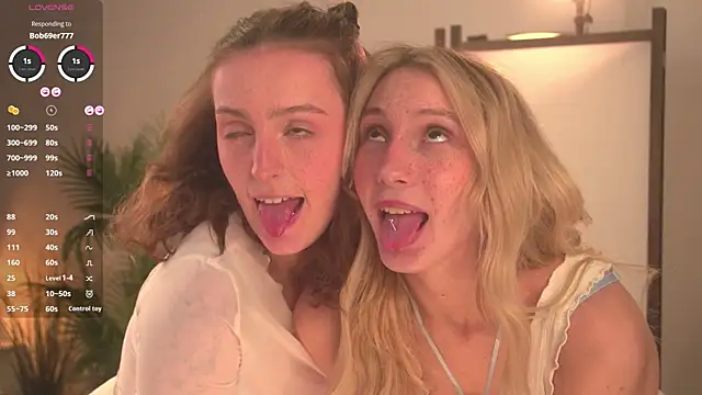 Snapshot of c_shark chatting on 10.03.25 c shark online show from 10.03.25