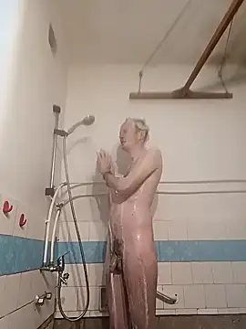 Snapshot of Julien_emperor chatting on 12.31.24 Julien emperor online show from 12.31.24