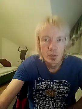 Snapshot of Julien_emperor chatting on 01.04.25 Julien emperor online show from 01.04.25